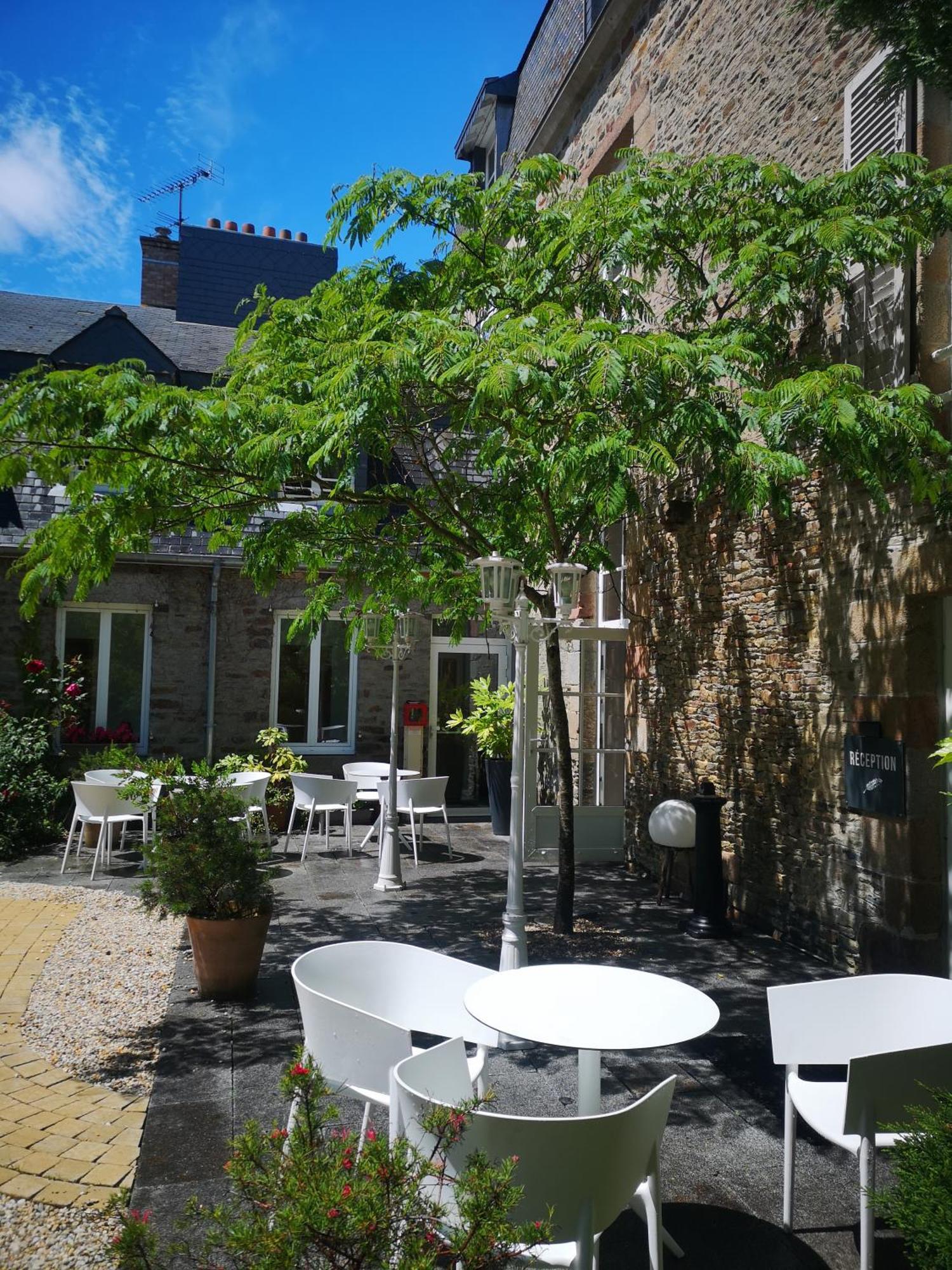 Hotel Victor Hugo Pontorson Exterior photo