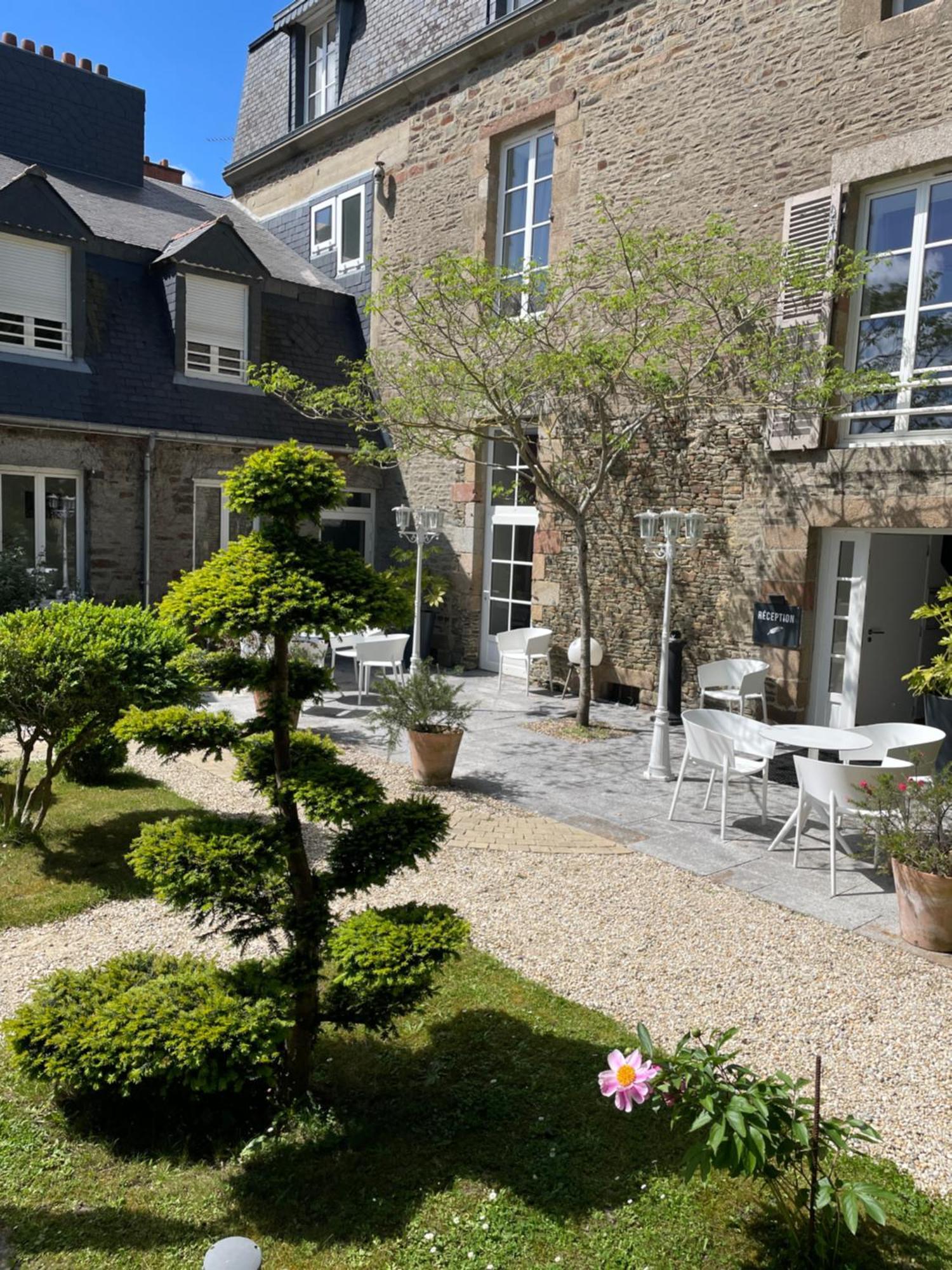 Hotel Victor Hugo Pontorson Exterior photo